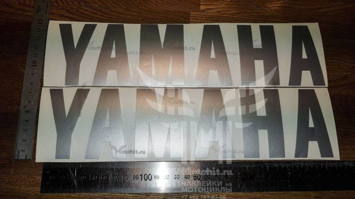 Надпись Yamaha на маятник