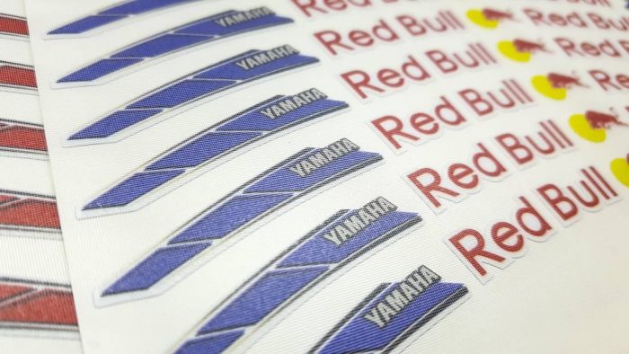 Комплект наклеек на колёса Red Bull синий с красным
