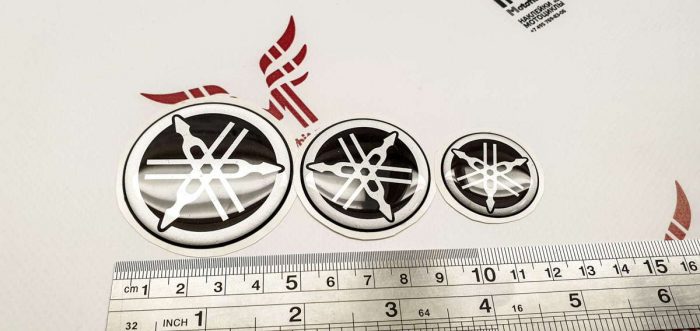 Объёмные наклейки логотипы Yamaha на бак